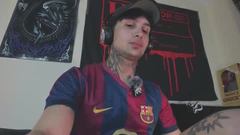 david guzman i model independenthelp me with a thumbs up online show from 09.13.25