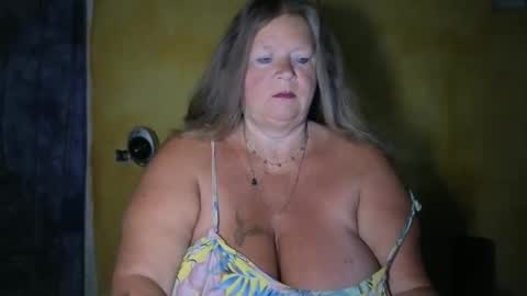 Snapshot of vampwoman chatting on 05.18.26 vampwoman online show from 05.18.26