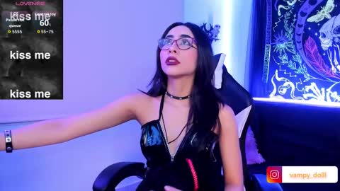 Snapshot of vampy_dolll chatting on 09.29.25 vampy_dolll online show from 09.29.25