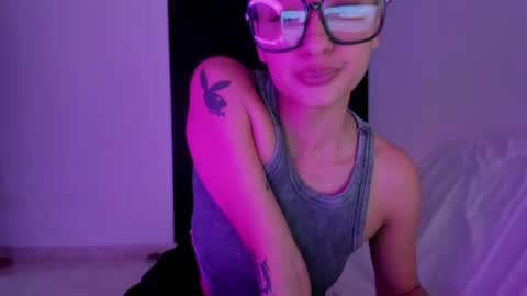 Snapshot of vandalovee chatting on 06.16.26 Babi Alu online show from 06.16.26