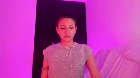 Snapshot of vandalovee chatting on 06.19.26 Babi Alu online show from 06.19.26