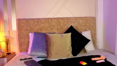 vane_coral online show from 03.10.26