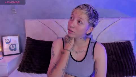 Snapshot of vane_grey chatting on 05.24.26 vane_grey online show from 05.24.26