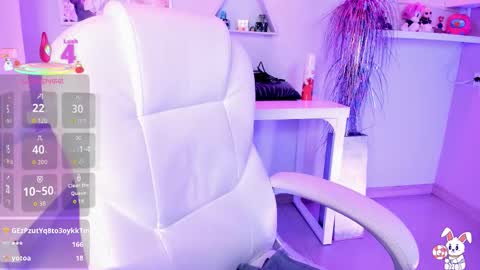 Snapshot of vanelope_evans_ chatting on 10.28.25 vanelope_evans_ online show from 10.28.25