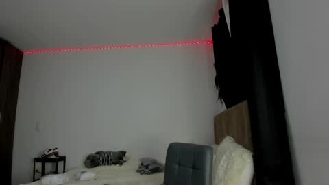 Snapshot of vanesa_g1 chatting on 04.22.26 vanesa_g1 online show from 04.22.26