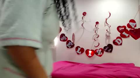 Snapshot of vanesam chatting on 02.16.25 vanessa and samantha online show from 02.16.25