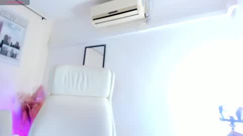 Vanessa online show from 02.04.25