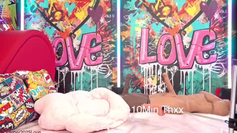 Snapshot of vanessa_love chatting on 10.25.25 Vanessa online show from 10.25.25