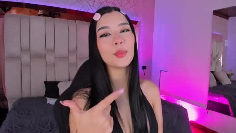 vanessaduval online show from 11.11.25