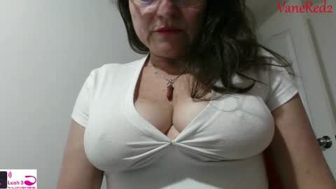 Snapshot of vanessared2 chatting on 02.20.25 Vanesared2 online show from 02.20.25