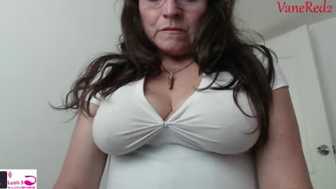 Snapshot of vanessared2 chatting on 02.25.25 Vanesared2 online show from 02.25.25