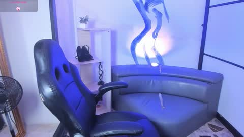 vanessascott_ online show from 12.04.25