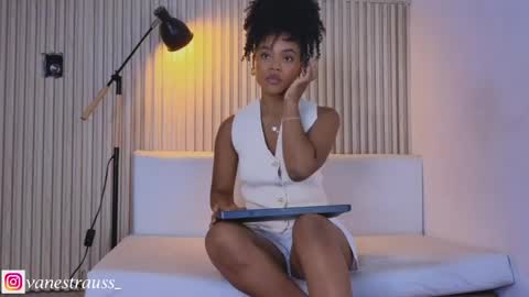 Snapshot of vanestrauss chatting on 06.05.26 New account follow me online show from 06.05.26