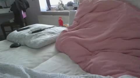 Snapshot of vanhelll chatting on 02.19.25 vanhelll online show from 02.19.25