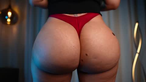 Snapshot of vaniaa_ chatting on 01.13.25 Vania online show from 01.13.25