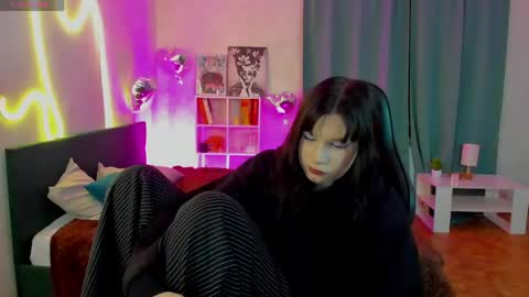 Mia online show from 05.19.26