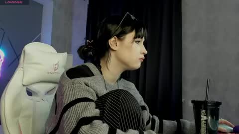 Mia online show from 05.21.26