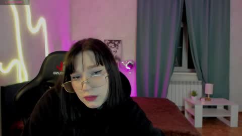 Mia online show from 05.23.26
