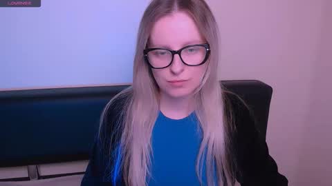 Snapshot of vanillaex_ chatting on 11.05.25 Mia online show from 11.05.25