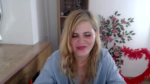 Snapshot of vanillaloveli chatting on 06.30.26 vanillaloveli online show from 06.30.26