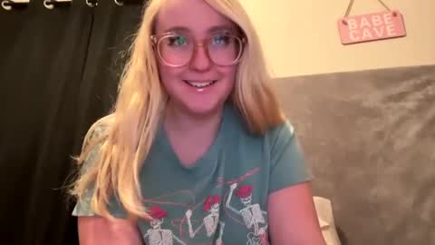 Snapshot of vanillapuddingpie chatting on 01.07.25 vanillapuddingpie online show from 01.07.25