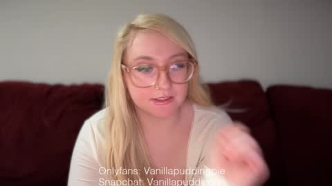 Snapshot of vanillapuddingpie chatting on 01.09.25 vanillapuddingpie online show from 01.09.25