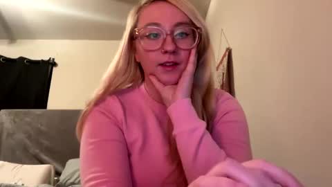 Snapshot of vanillapuddingpie chatting on 01.19.25 vanillapuddingpie online show from 01.19.25