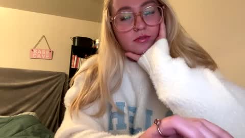 Snapshot of vanillapuddingpie chatting on 01.21.25 vanillapuddingpie online show from 01.21.25