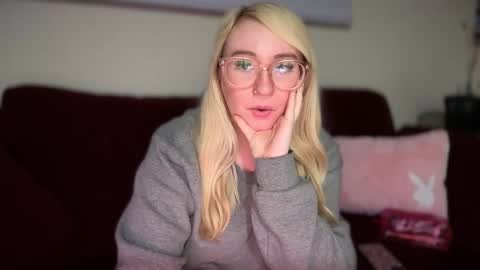 Snapshot of vanillapuddingpie chatting on 02.20.25 vanillapuddingpie online show from 02.20.25