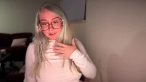 Snapshot of vanillapuddingpie chatting on 11.12.25 vanillapuddingpie online show from 11.12.25