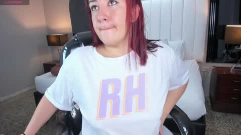 Snapshot of vanitysex chatting on 01.29.25 Karine online show from 01.29.25