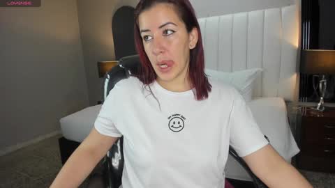 Snapshot of vanitysex chatting on 02.06.25 Karine online show from 02.06.25