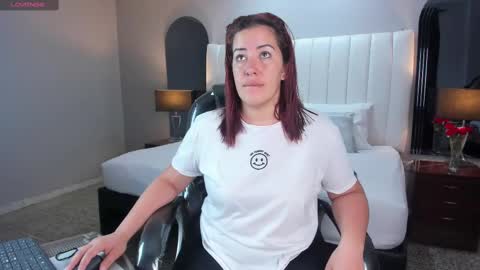 Snapshot of vanitysex chatting on 02.20.25 Karine online show from 02.20.25