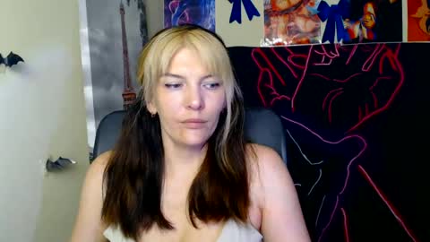 Snapshot of vanrey_ chatting on 06.18.26 Vanessa online show from 06.18.26