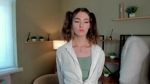 Snapshot of vanvanvibe chatting on 05.18.26 Charline online show from 05.18.26