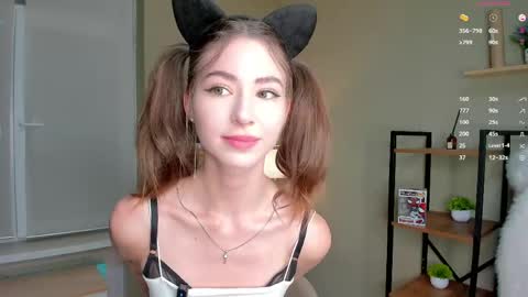 Snapshot of vanvanvibe chatting on 05.28.26 Charline online show from 05.28.26