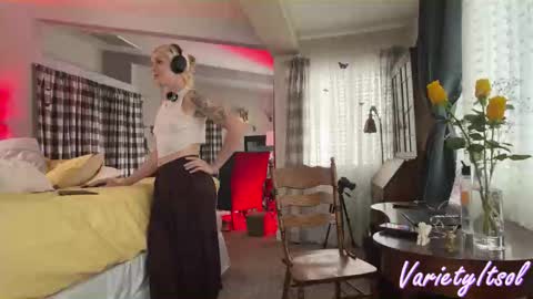 Snapshot of varietyitsol chatting on 04.13.26 Variety online show from 04.13.26