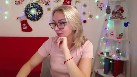 Snapshot of vasilisasii chatting on 12.14.24 Vasilisa online show from 12.14.24