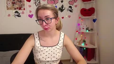 Snapshot of vasilisasii chatting on 02.24.25 Vasilisa online show from 02.24.25