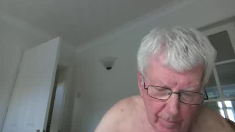 Snapshot of vassus chatting on 05.01.26 vassus online show from 05.01.26