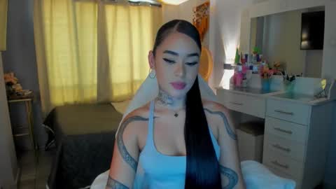 Snapshot of vayolett_bass chatting on 02.10.26 Vayolett Bass online show from 02.10.26