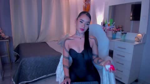 Snapshot of vayolett_bass chatting on 02.12.26 Vayolett Bass online show from 02.12.26