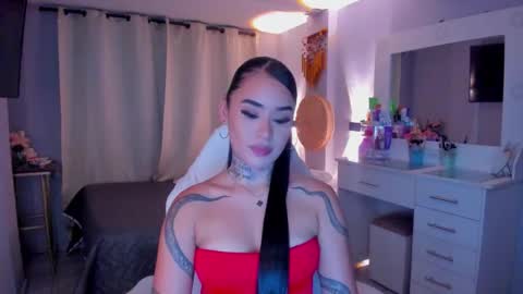 Snapshot of vayolett_bass chatting on 02.13.26 Vayolett Bass online show from 02.13.26