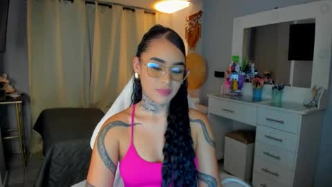 Snapshot of vayolett_bass chatting on 02.21.26 Vayolett Bass online show from 02.21.26