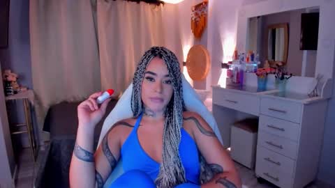 Snapshot of vayolett_bass chatting on 03.17.26 Vayolett Bass online show from 03.17.26