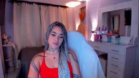 Snapshot of vayolett_bass chatting on 03.18.26 Vayolett Bass online show from 03.18.26