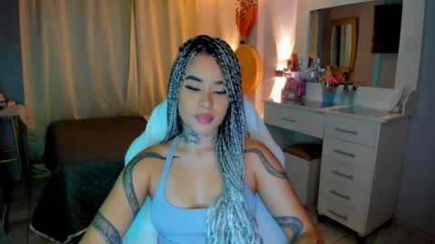 Snapshot of vayolett_bass chatting on 03.27.26 Vayolett Bass online show from 03.27.26