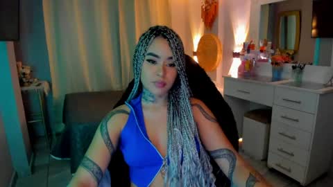 Snapshot of vayolett_bass chatting on 04.01.26 Vayolett Bass online show from 04.01.26