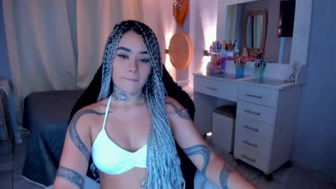 Snapshot of vayolett_bass chatting on 04.27.26 Vayolett Bass online show from 04.27.26