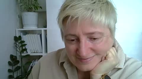 Snapshot of vea_motty chatting on 04.23.26 vea_motty online show from 04.23.26